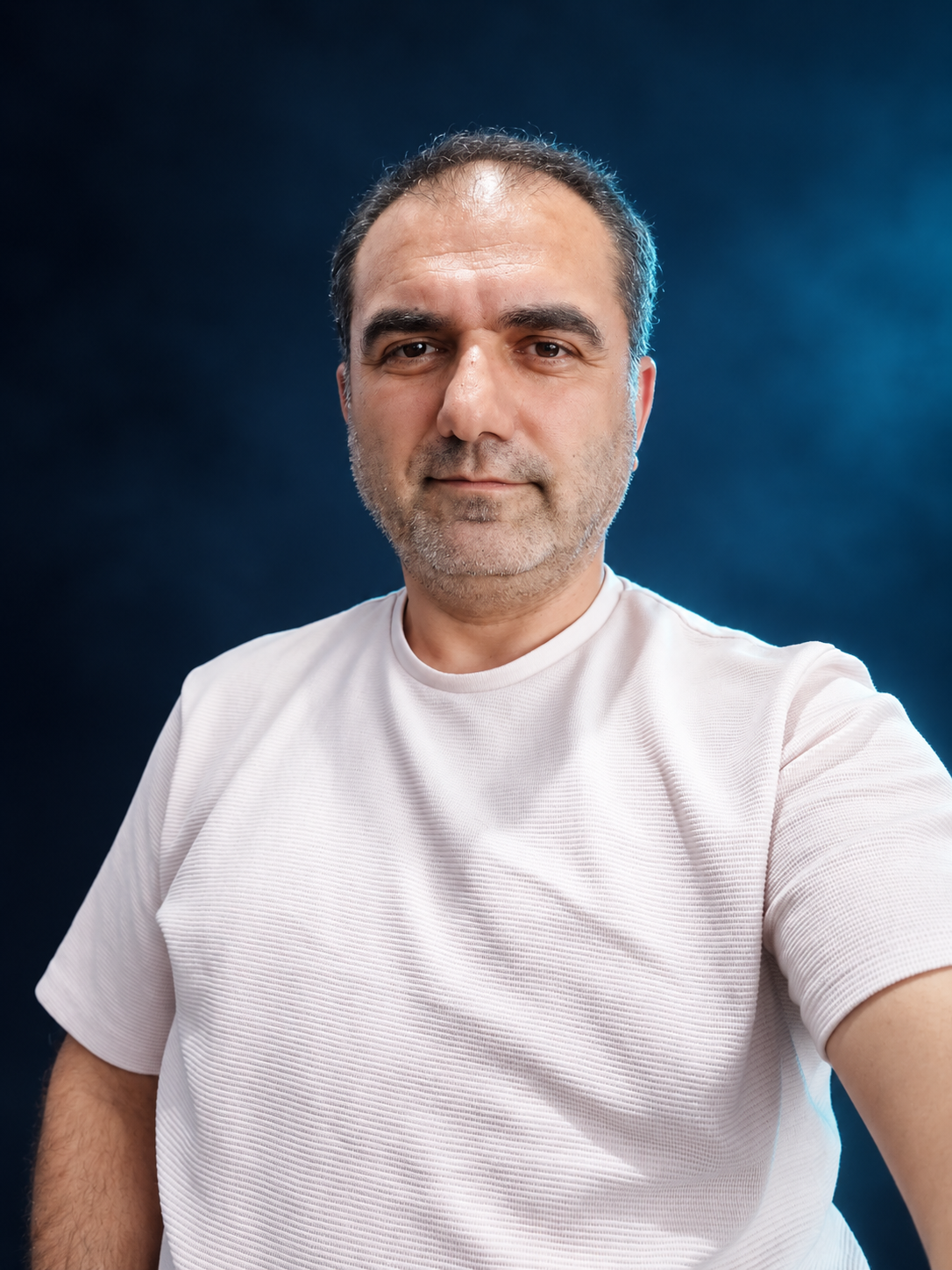 Özgür Çelik stüdyo portresi